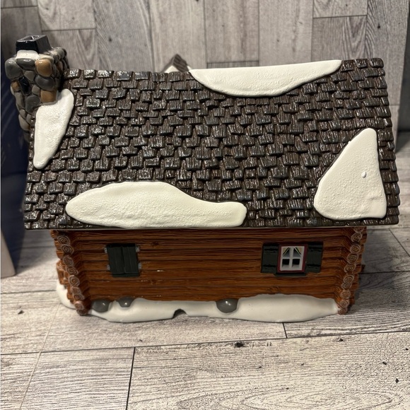 Department 56 Cedarpoint Cabin - Picture 5 of 7